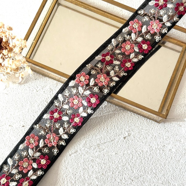 ラブリーリップ [ブラック]インド刺繍リボン 3477