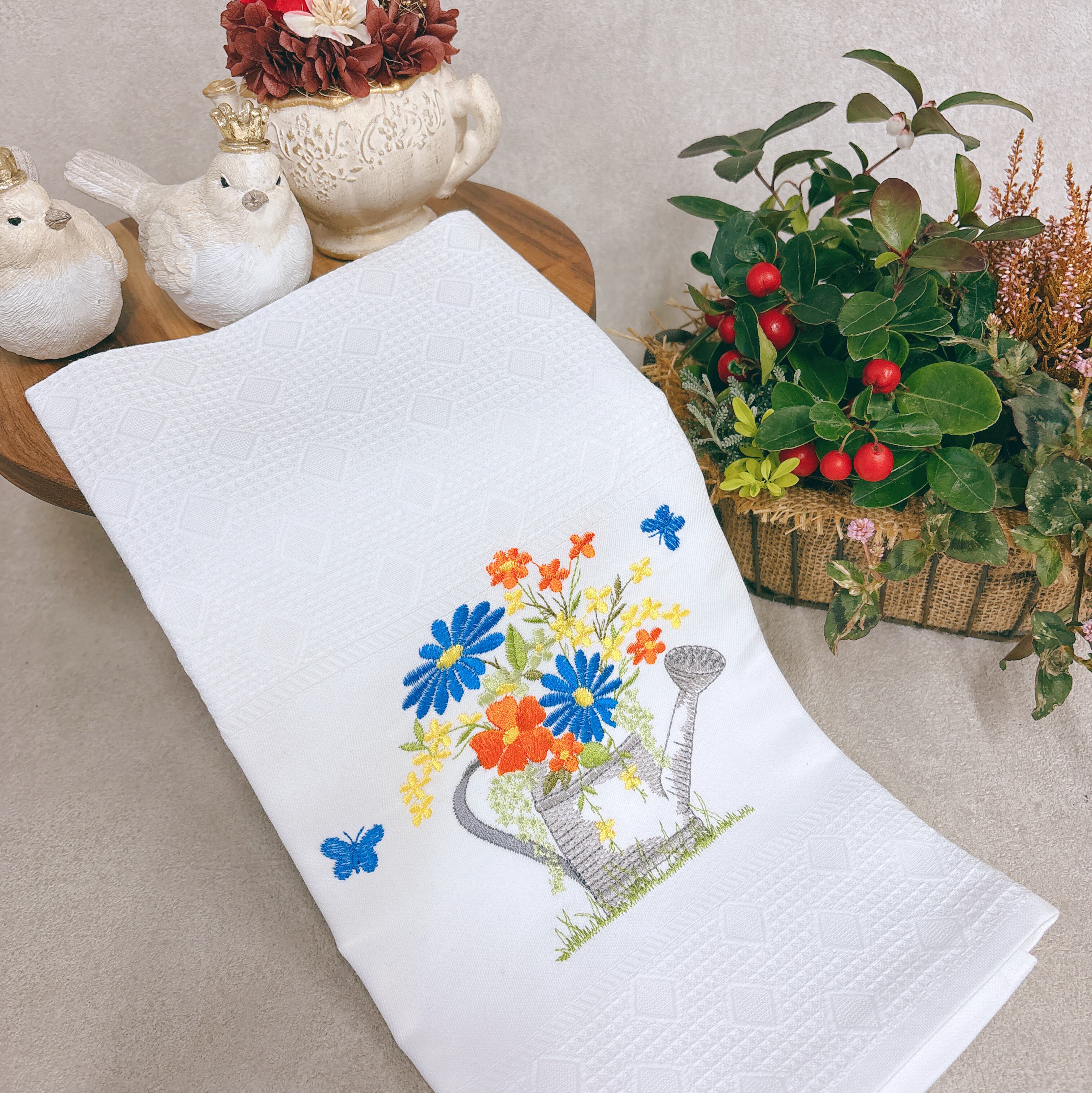 刺繍のファブリック｜花とじょうろ】キッチン・テーブルクロス