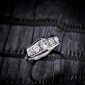 Art-Deco Five Stones Diamond & Platinum Ring　アール・デコ　ダイヤモンド　＆　プラチナ　リング