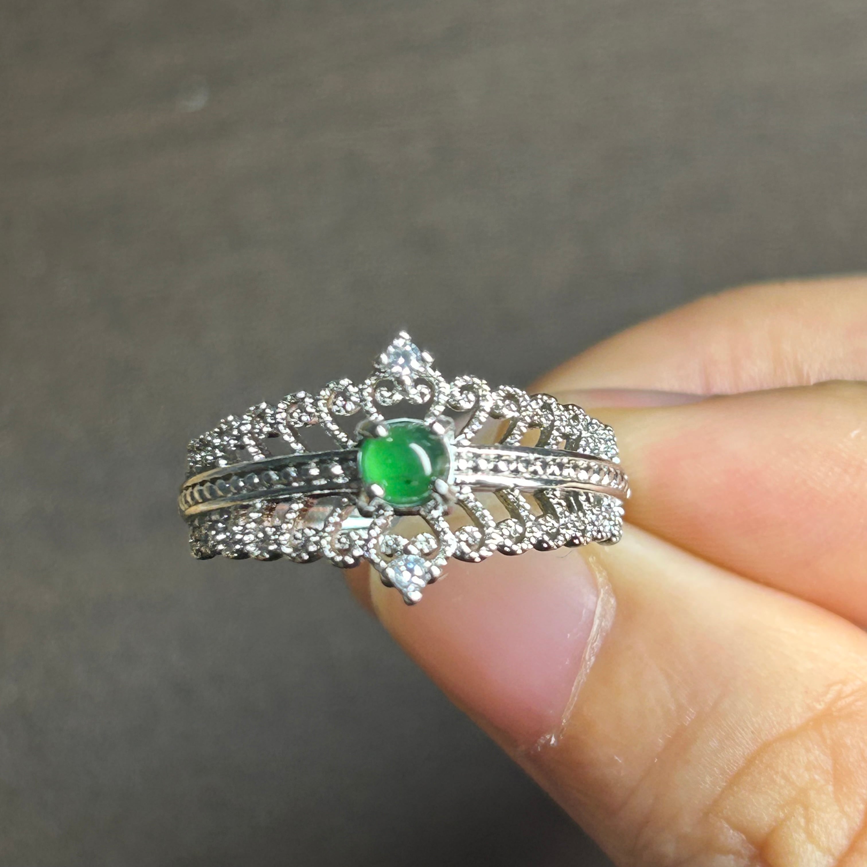 本翡翠ペンダント キンモクセイ色 鎖模様 可愛い 本翡翠ペンダント