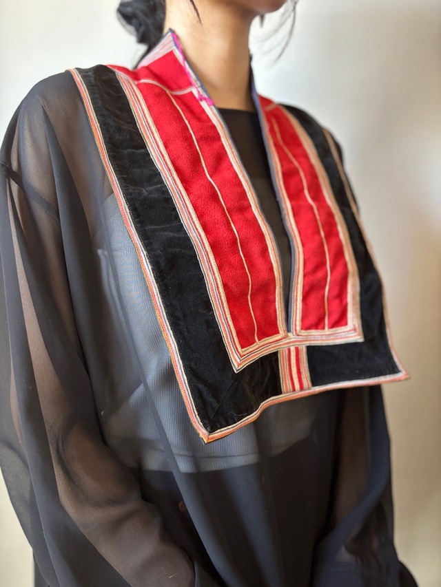 赤ザオ族 つけ襟① 少数民族 民族衣装 胸当て（ビブ／プラストロン）