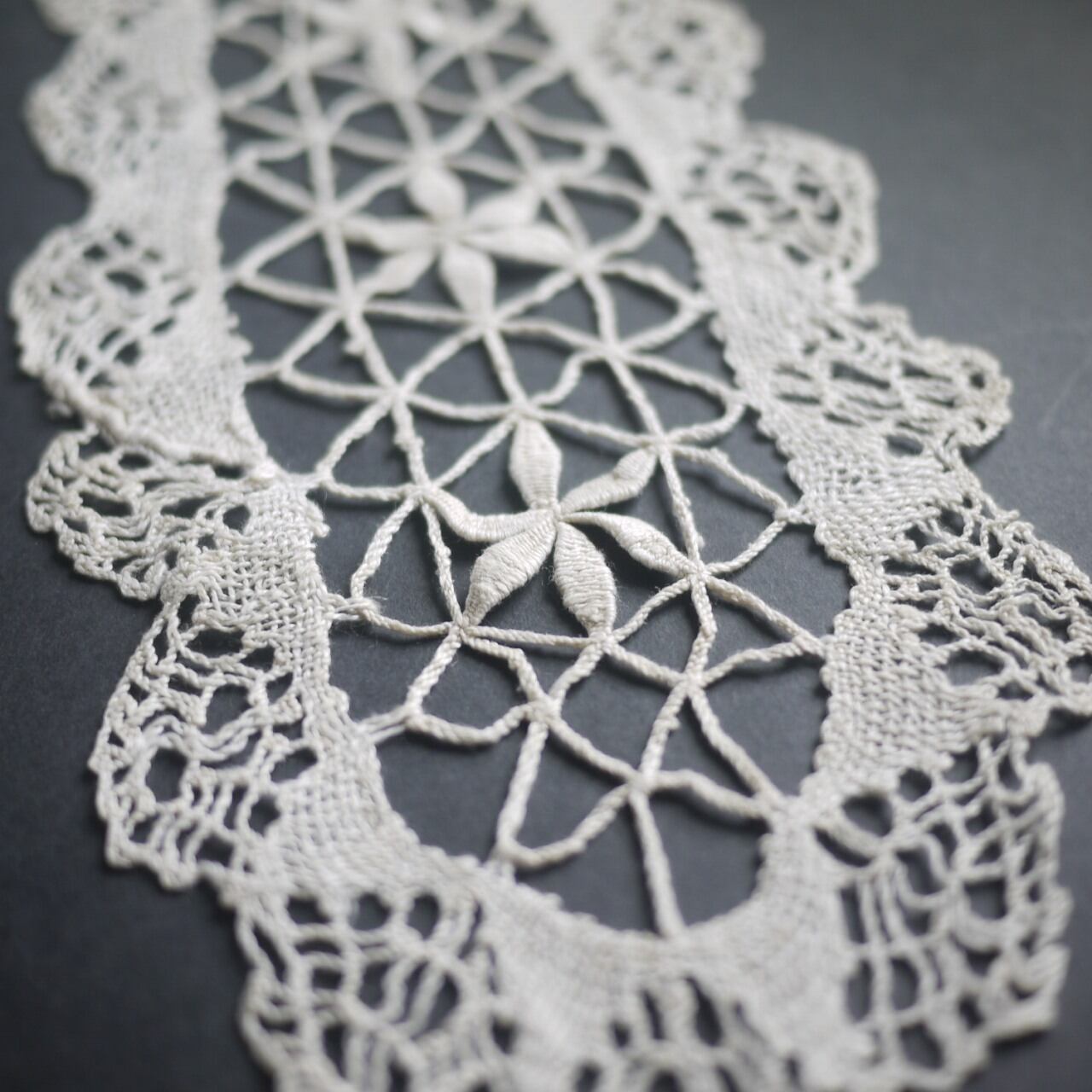 ボビンレース 楕円のドイリー イギリス