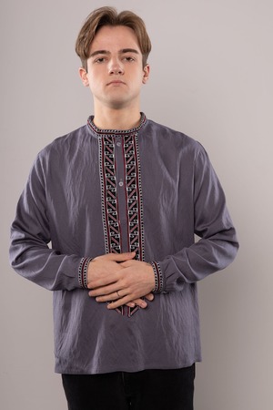 ウクライナ刺繍ヴィシヴァンカ　クロスステッチ手刺繍　XLサイズ　メンズ