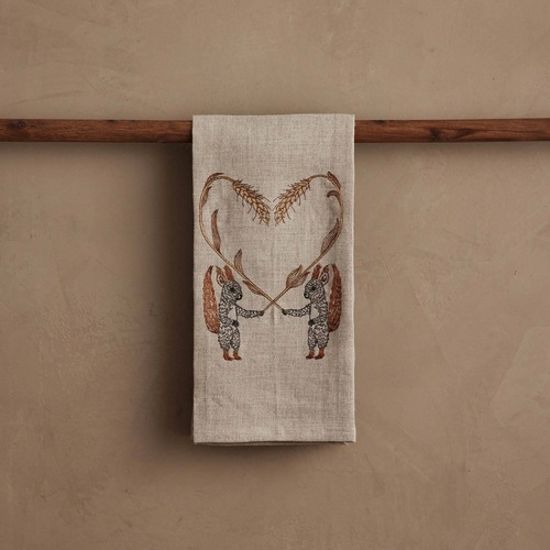 Coral&Tusk ティータオル Squirrels with Wheat