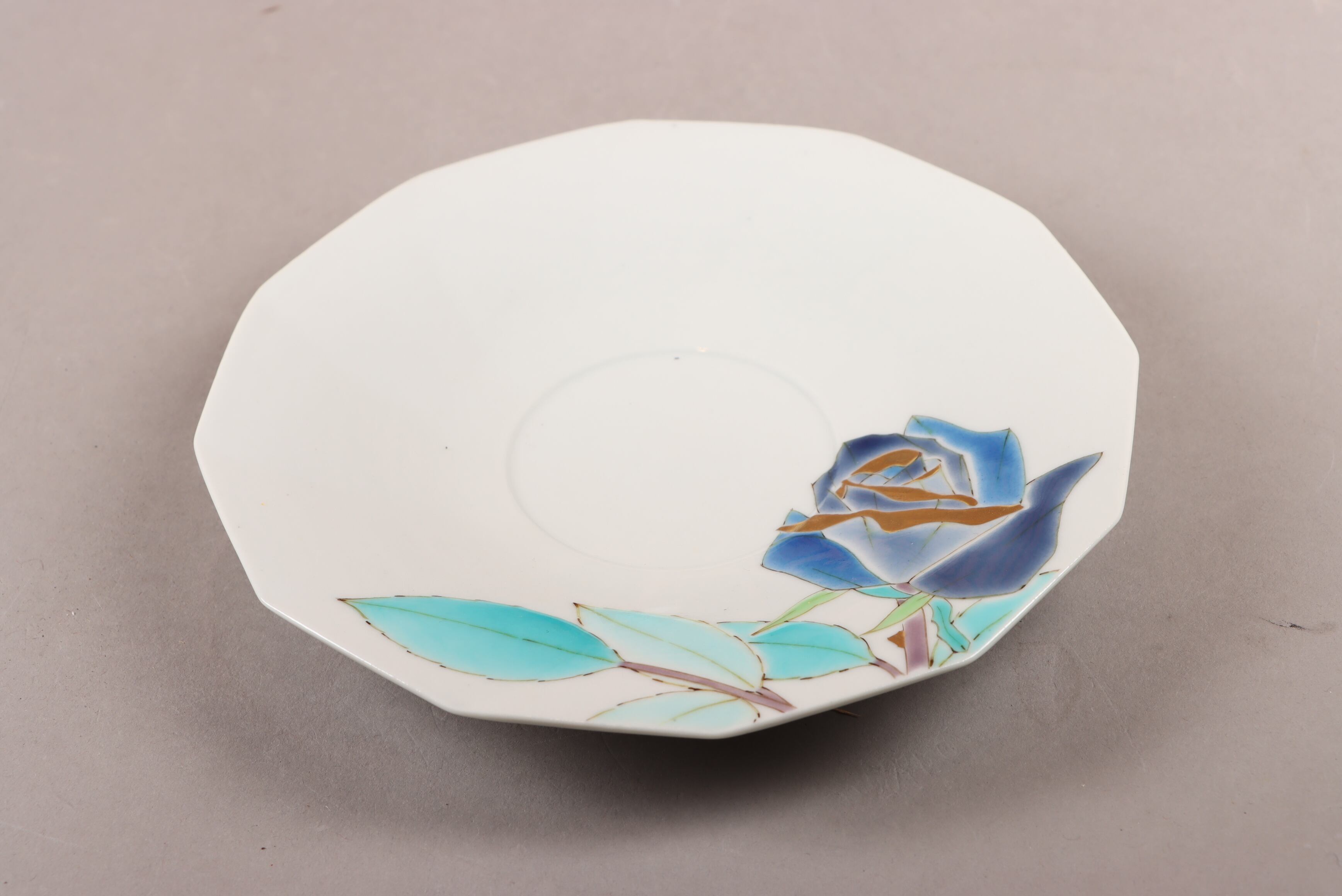 未使用 九谷焼 山岸大成 薔薇 陶筥 色絵 金彩 共箱 陶歴 伝統工芸