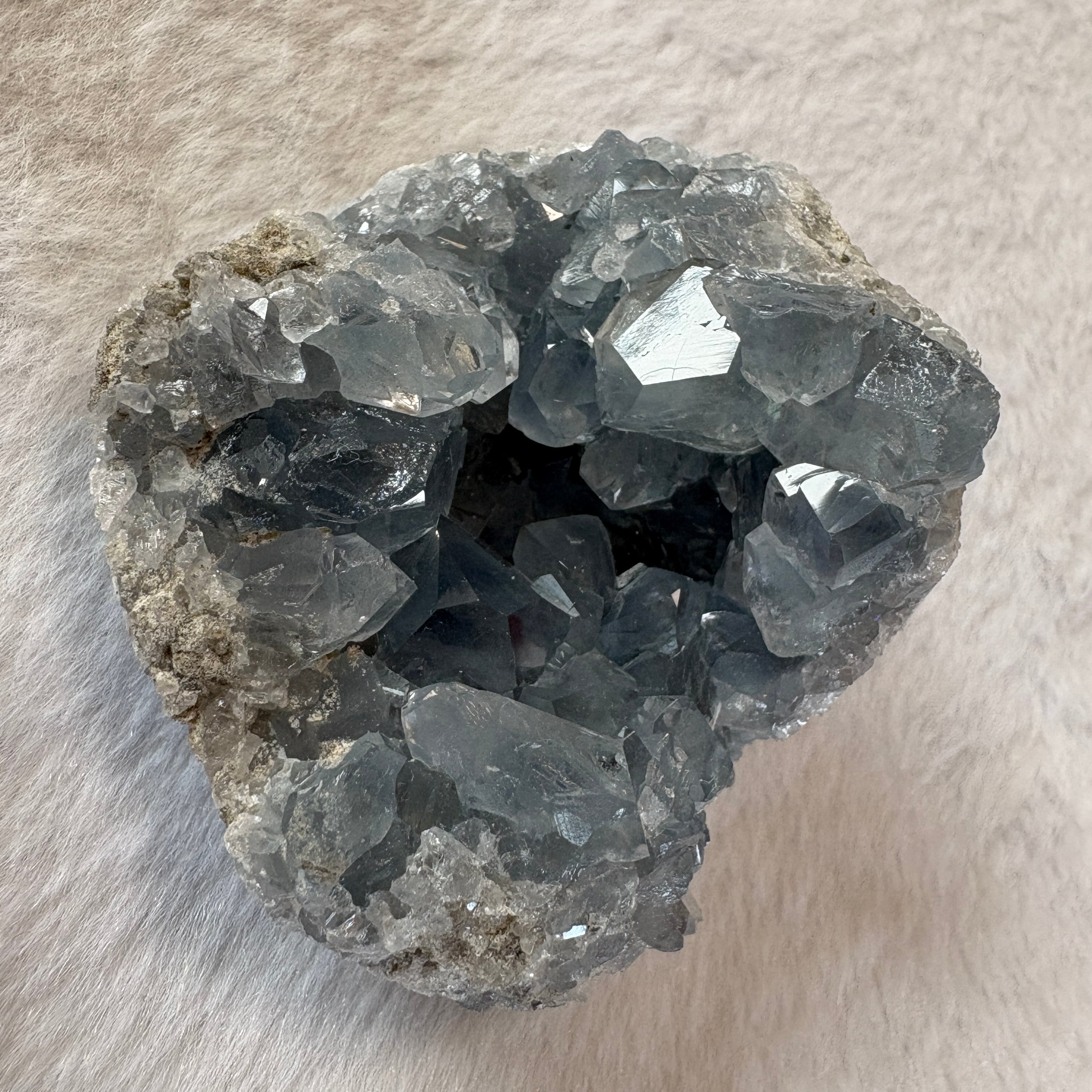 ①マダガスカル産 セレスタイト原石｜濃い青色と明瞭結晶・5.5×6×3.8cm
