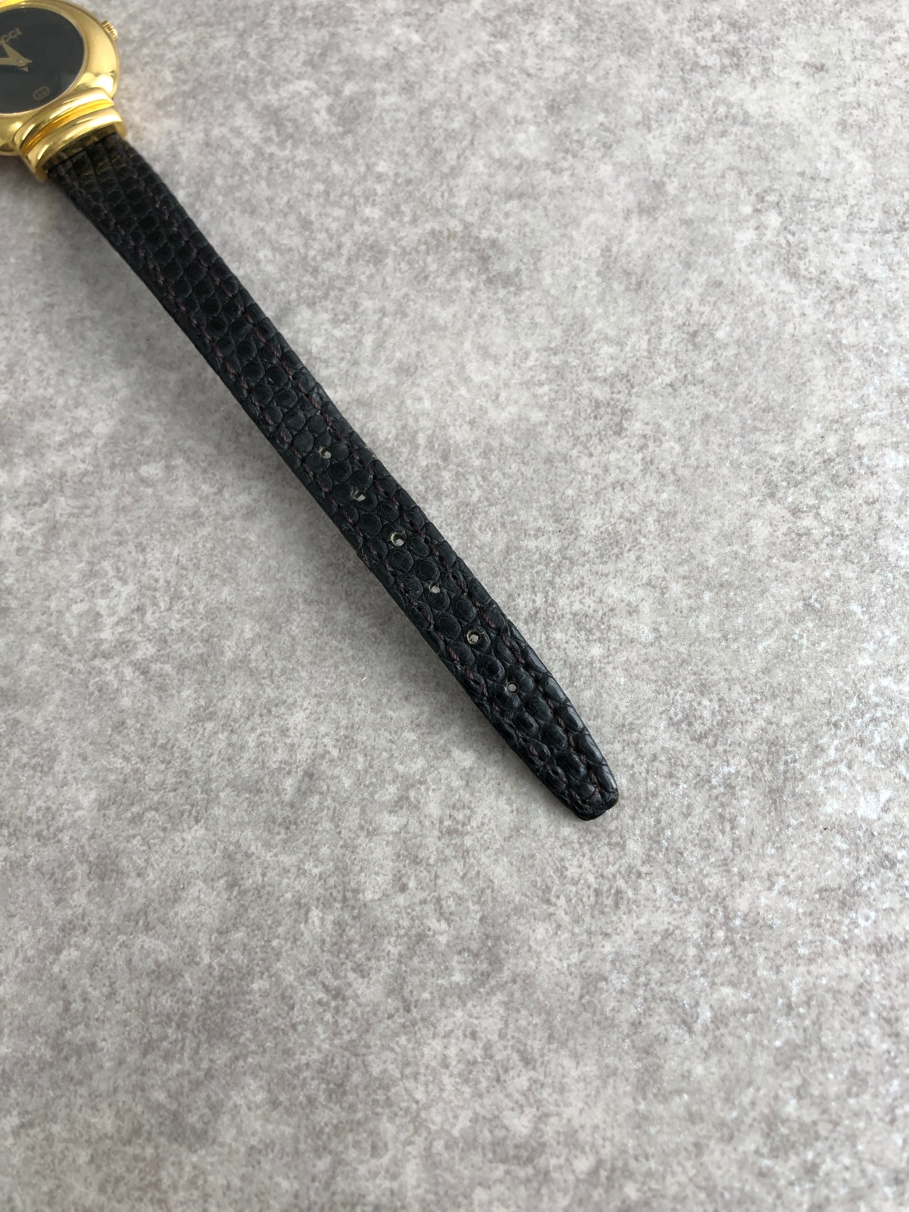 GUCCI グッチ 腕時計 ゴールド ブラック レザー リザード型押し