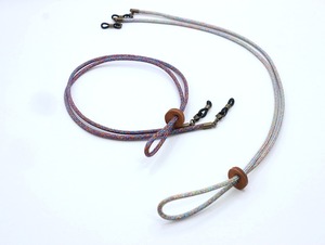 A702 メタリック調丸ひもと革ボタンの2WAYグラスコード