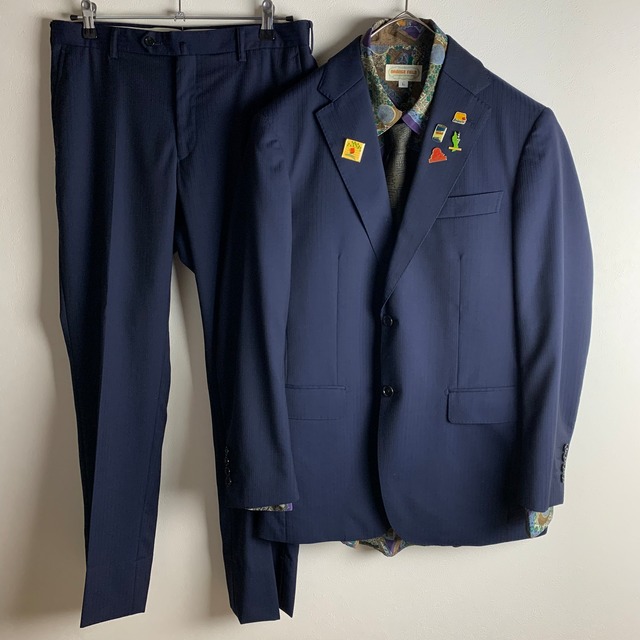 ～"coordinate" set up suit & necktie shirt & pin badge～