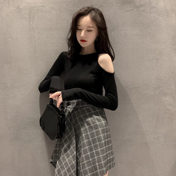 大人 セクシー カジュアル レディース ワンショルダー トップス オフショルダー Tシャツ ミディアム丈 長袖 白 黒 ホワイト ブラック ラウンドネック スリムフィット おしゃれ 男ウケ デート服 モテ 韓国ファッション 通販 秋 冬 春 Pure Fragrance Style