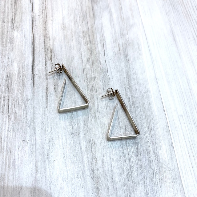 ◼︎90s triangle sterling silver stud earrings from Mexico◼︎