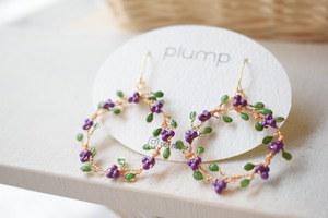 【イヤリング変更可能】plump/紫の木の実ピアス