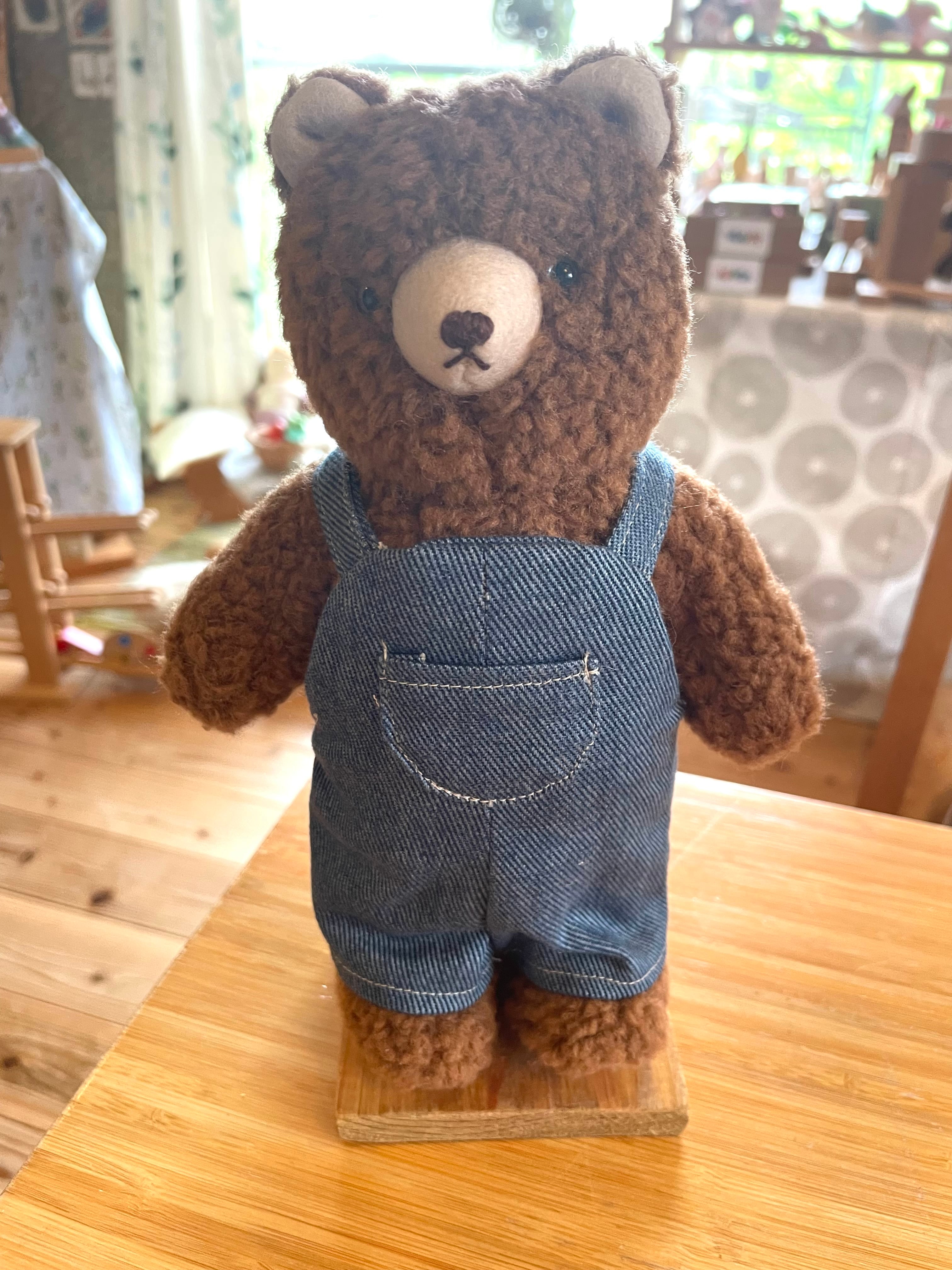 はたこベアさんのオーバーオールを着たクマ（ブルー） | リンドヴルム