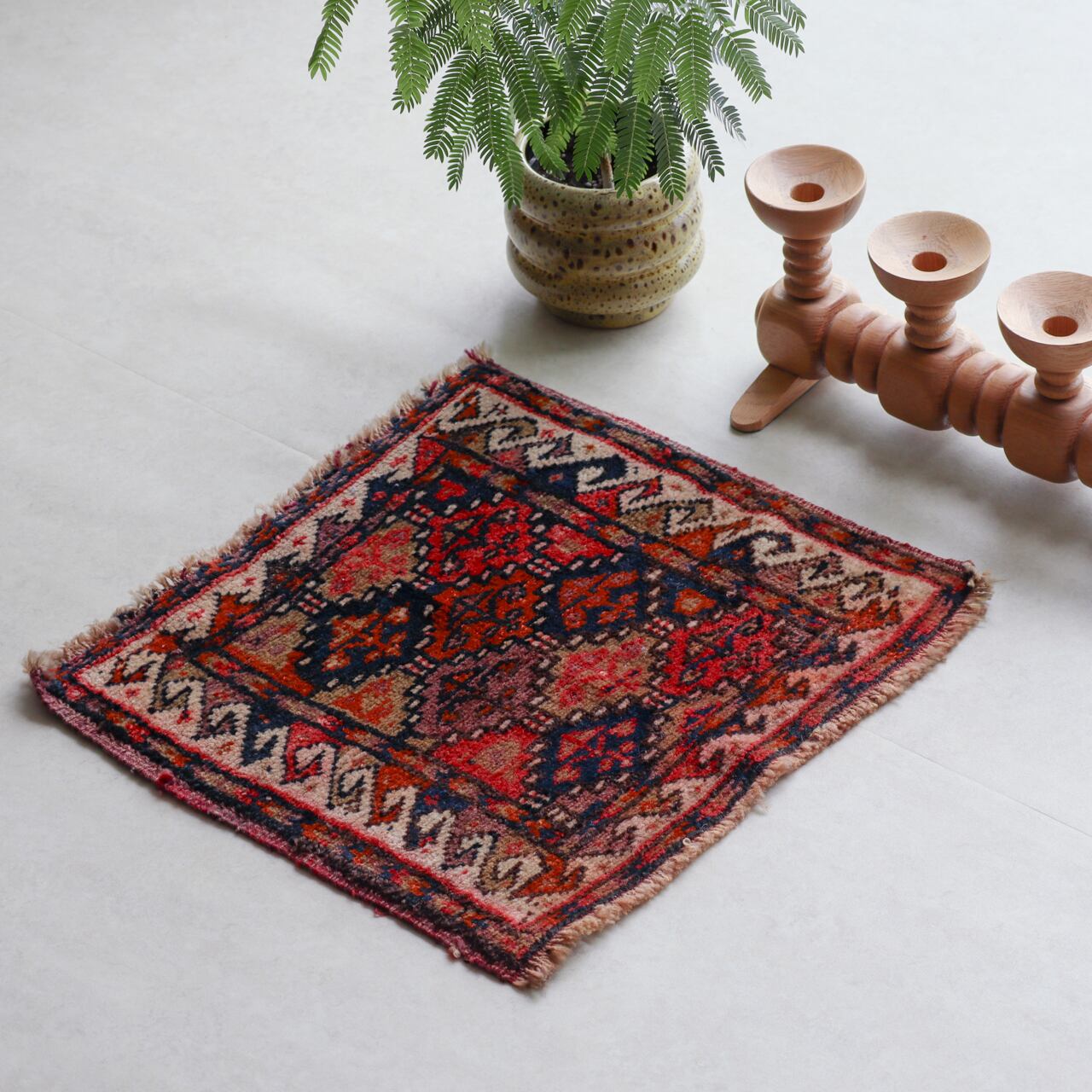 VINTAGE MIDIUM RUG