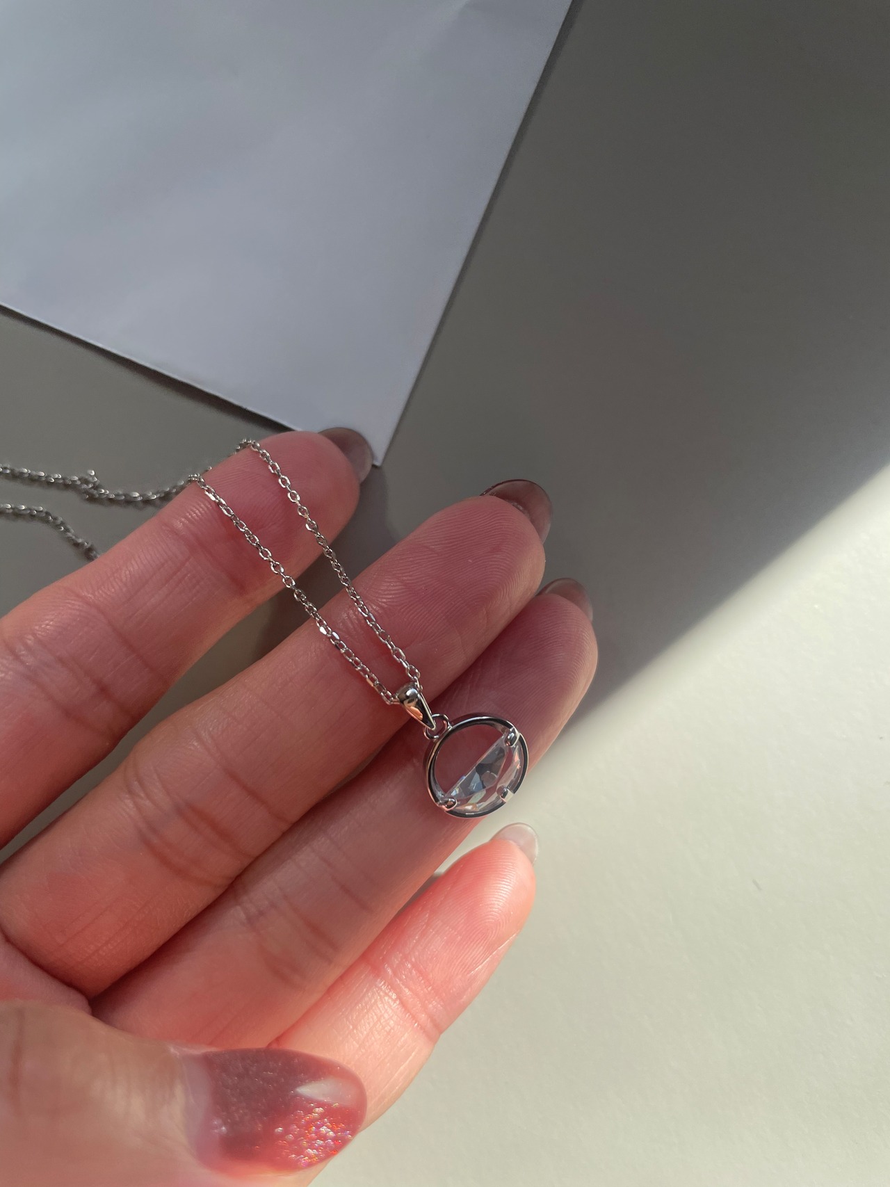 シルバークリスタルラウンドネックレス