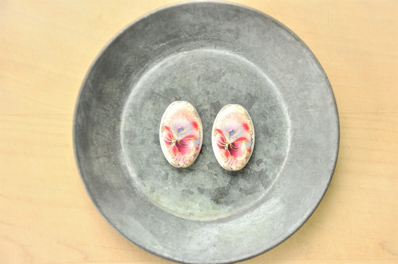 f - 45-2 オールド11 妖艶花模様(白) 31×20mm