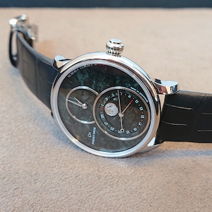 【JAQUET DROZ ジャケ・ドロー】GRANDE SECONDE MOON  SWISS SERPENTINITE グラン・セコンド ムーン（サーペンティナイト）／国内正規品 腕時計