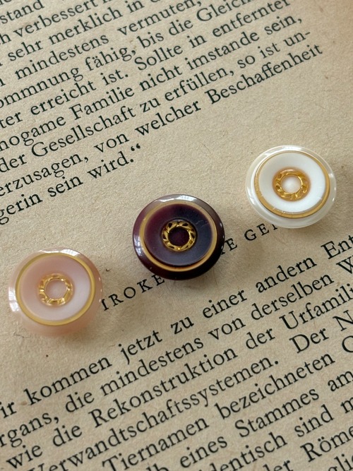 13mm Japanese Vintage ボタン  ホワイト／ピンク／ワインレッド ×ゴールド レトロ アクセサリーパーツ 装飾材 カルトナージュ
