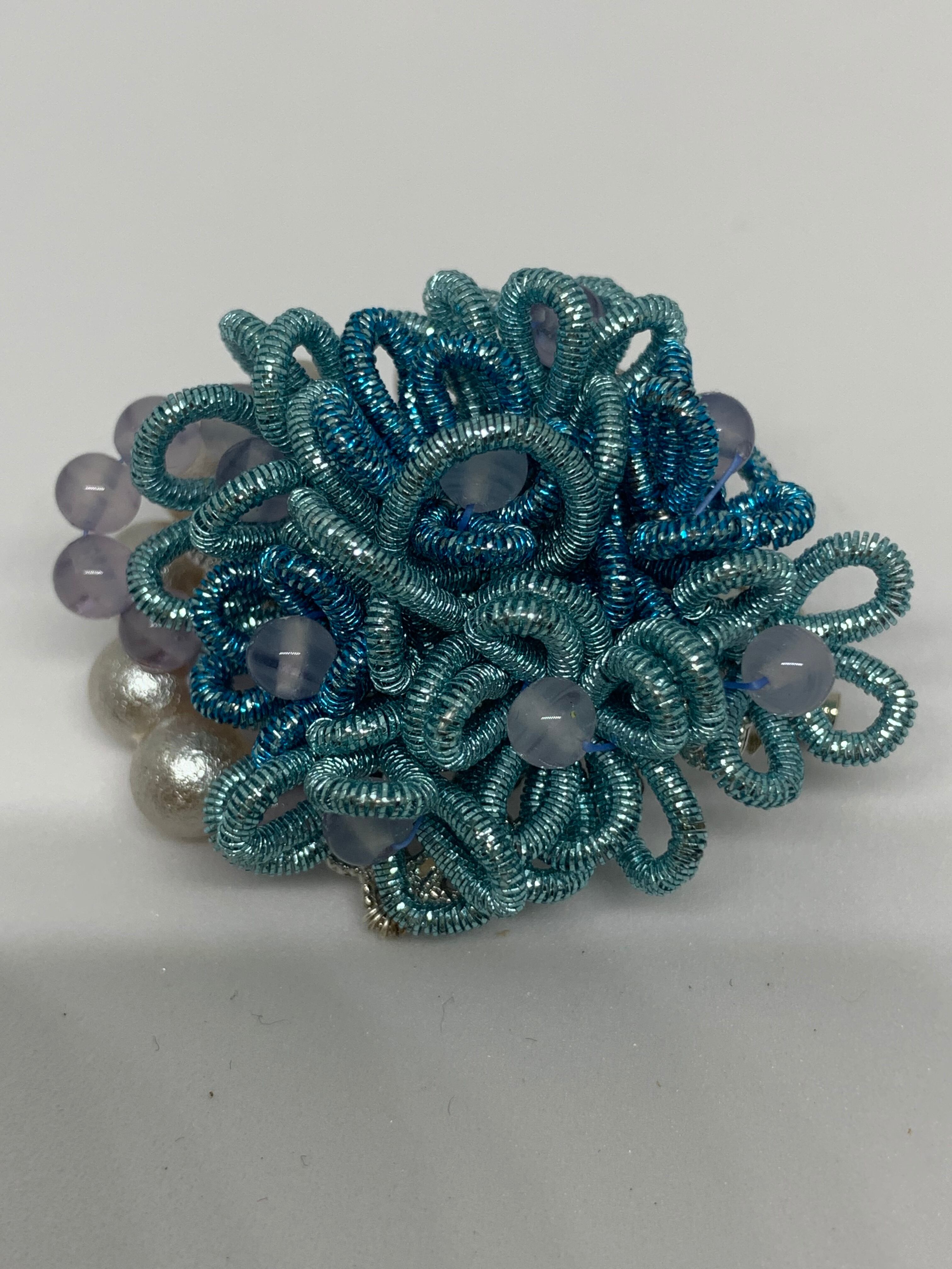 ブルーワイヤーのプティブローチ