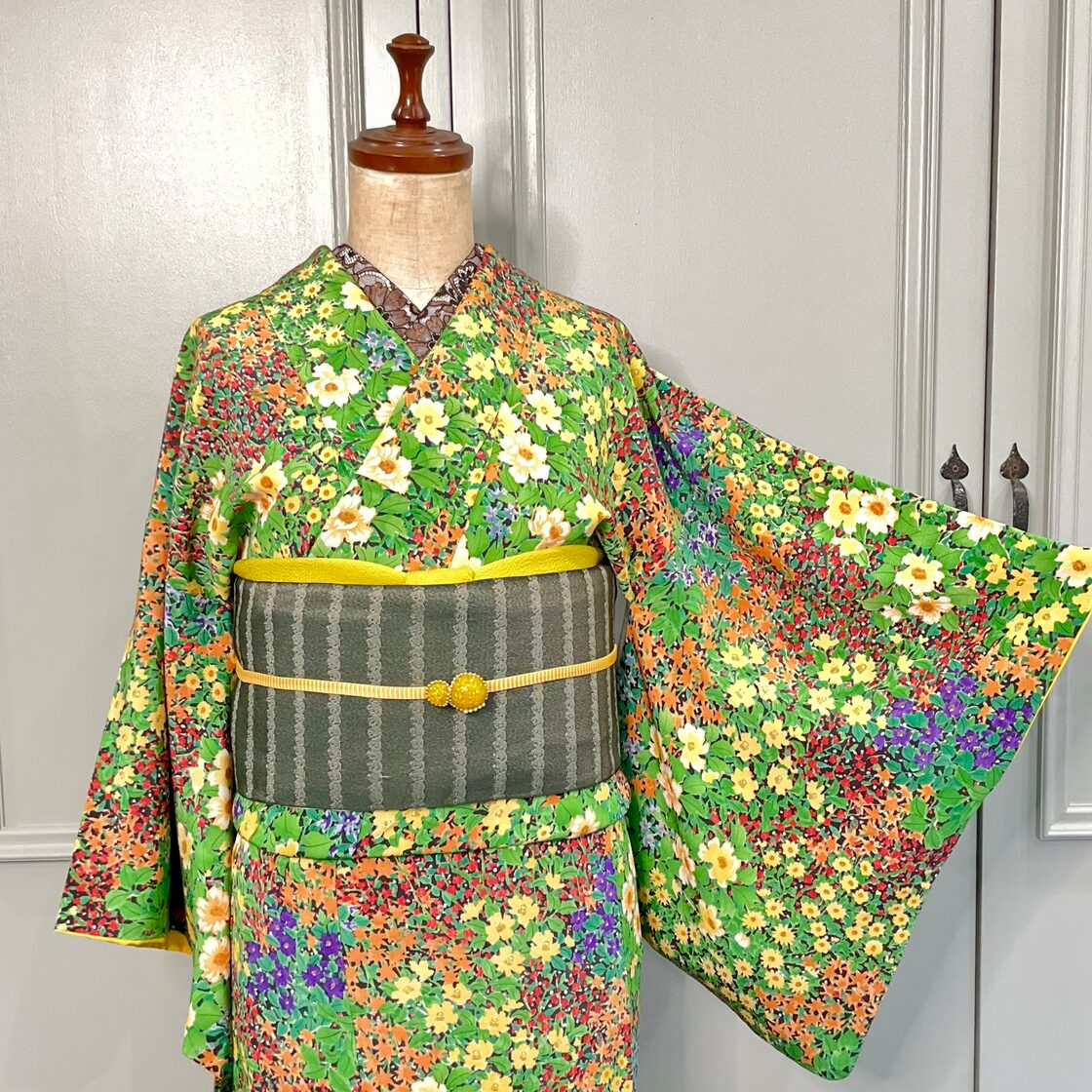 秘密の花園＊縮緬 総柄 花畑 Flower グリーン リサイクル小紋着物 A520 