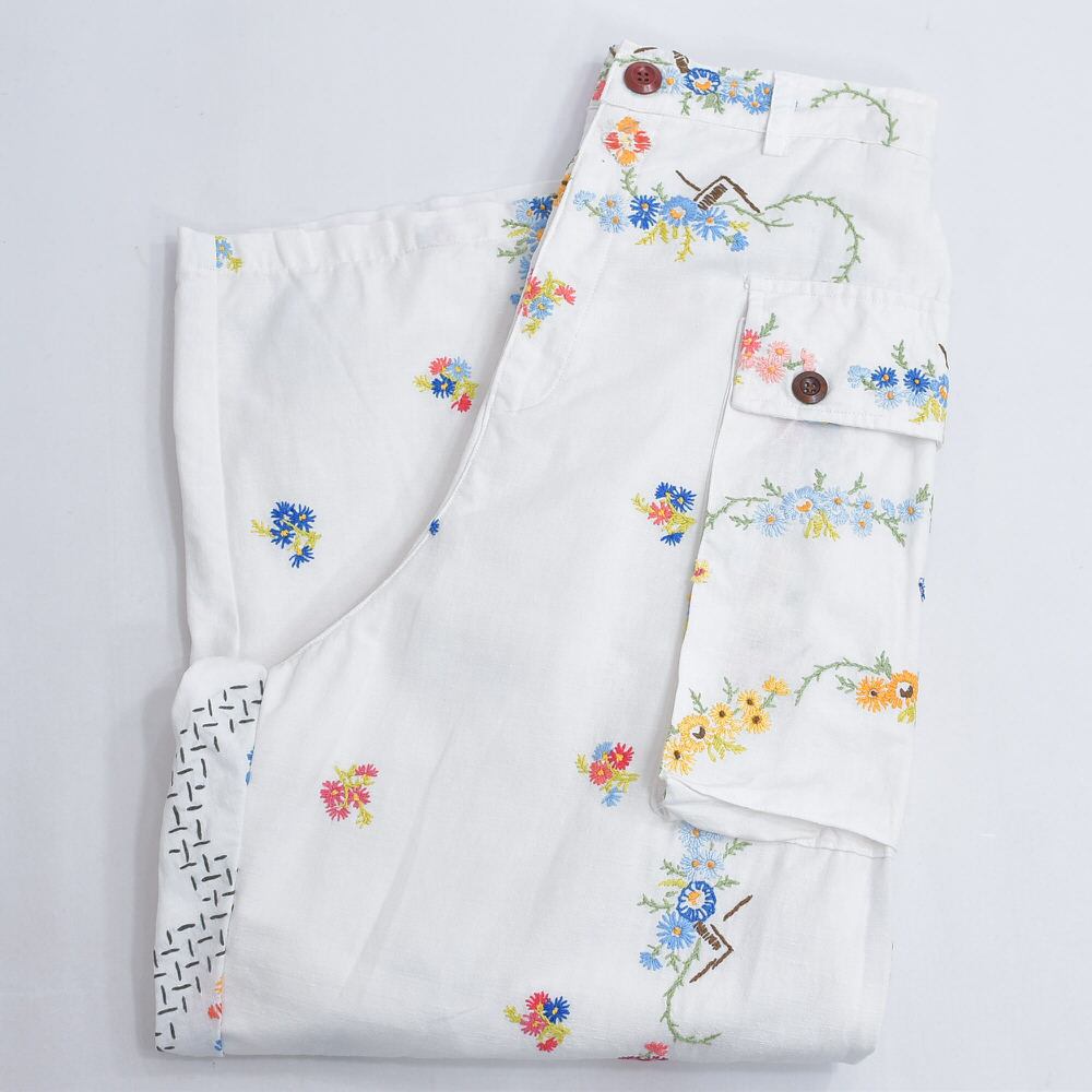 Remakeリメイク 再構築 パッチワーク&フラワー刺繍 デザイン ワイドシルエット コットン カーゴパンツ バギー ホワイト 古着 裏地付き レディースW71~94cm