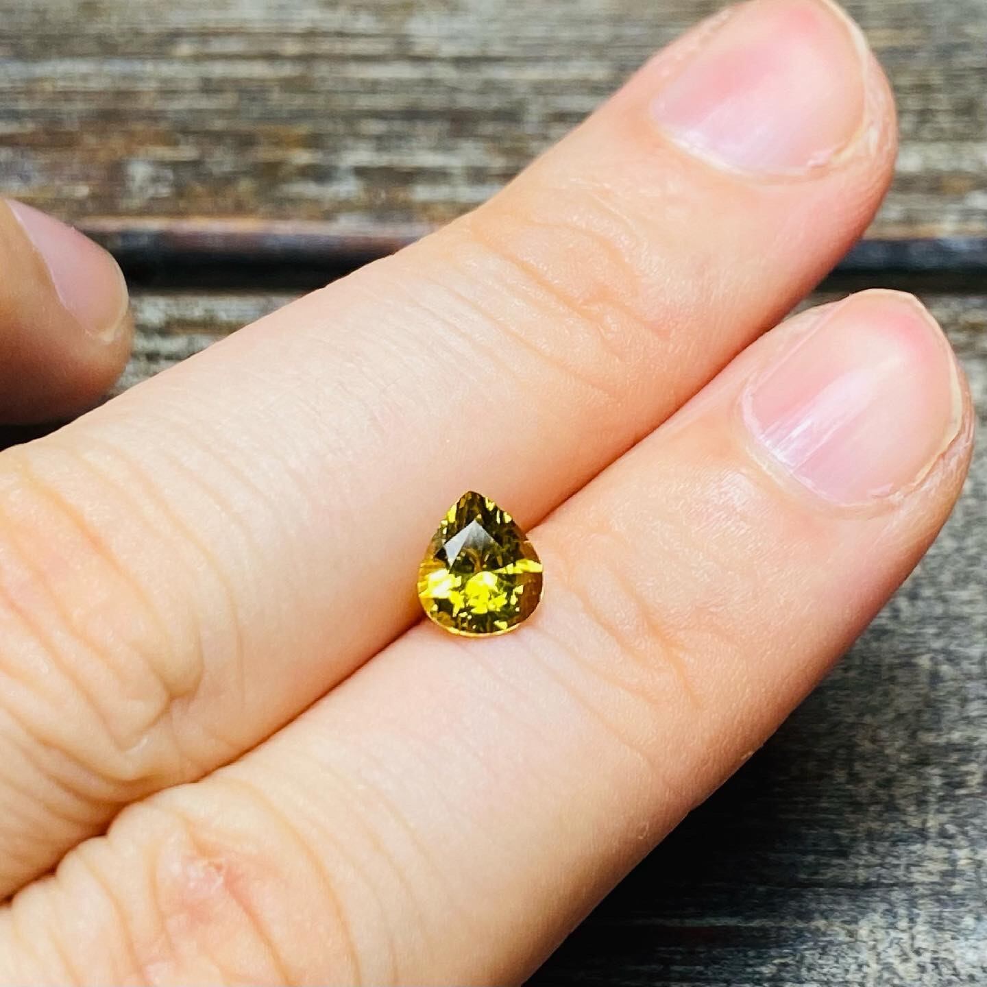 キラキラネオンカラーのマリガーネット