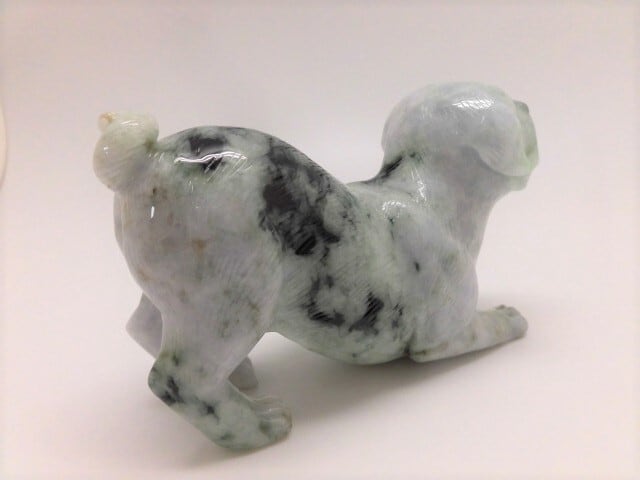 【送料無料】ミャンマー産天然翡翠犬　no.2