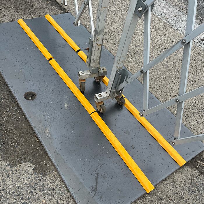 ゲートストッパー 1本 AR-2508 AR2508 敷鉄板に磁石で設置して