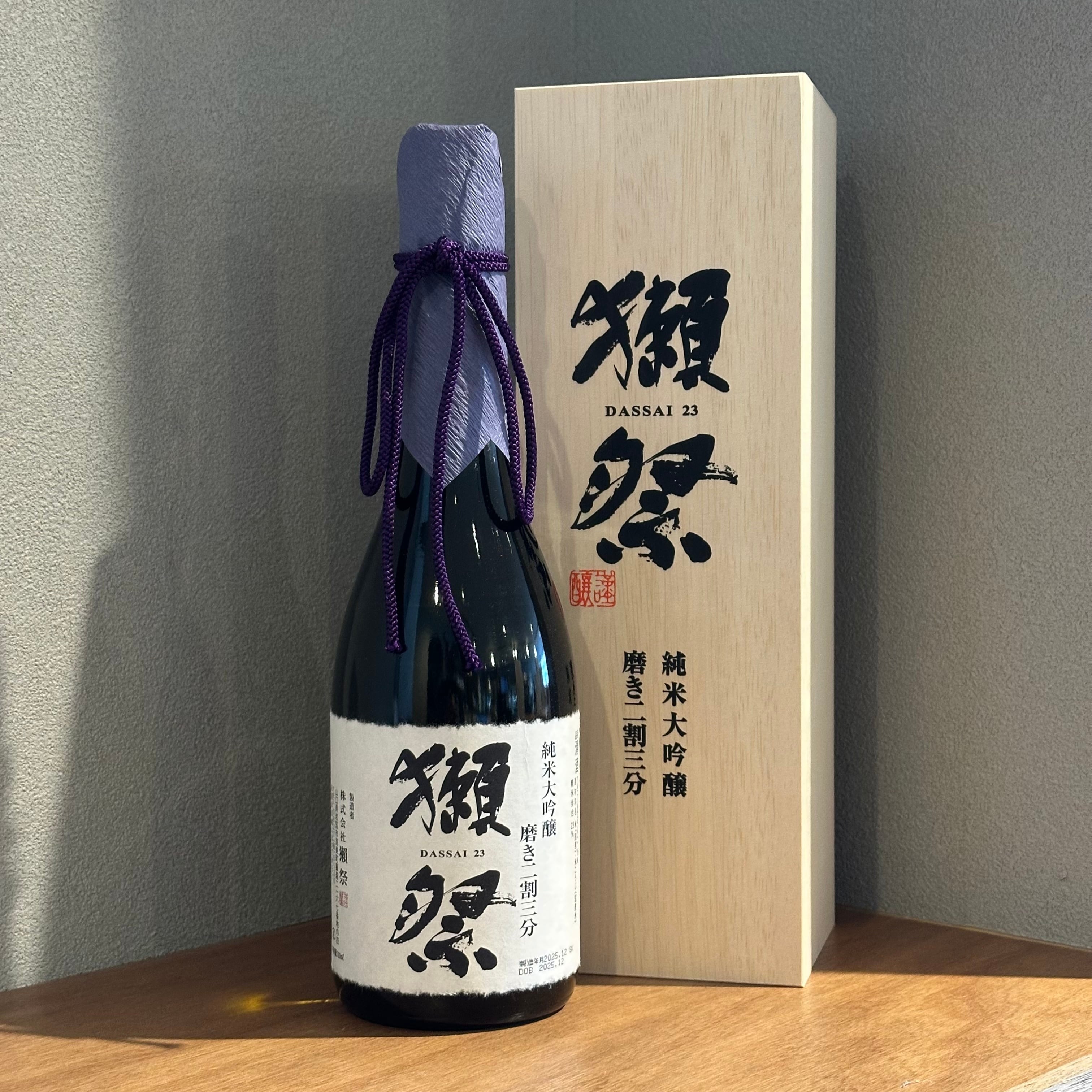 桐箱 獺祭 純米大吟醸 一升瓶 獺祭 純米大吟醸磨き二割三分 1800ml ※桐箱入り | 髙野酒店