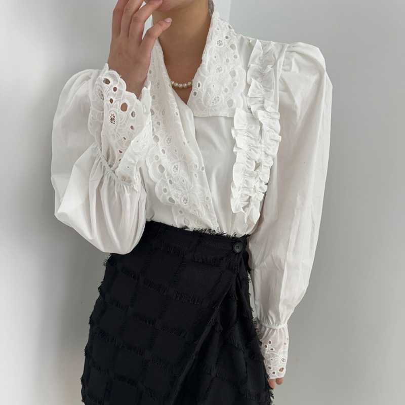 Retro lace shirt