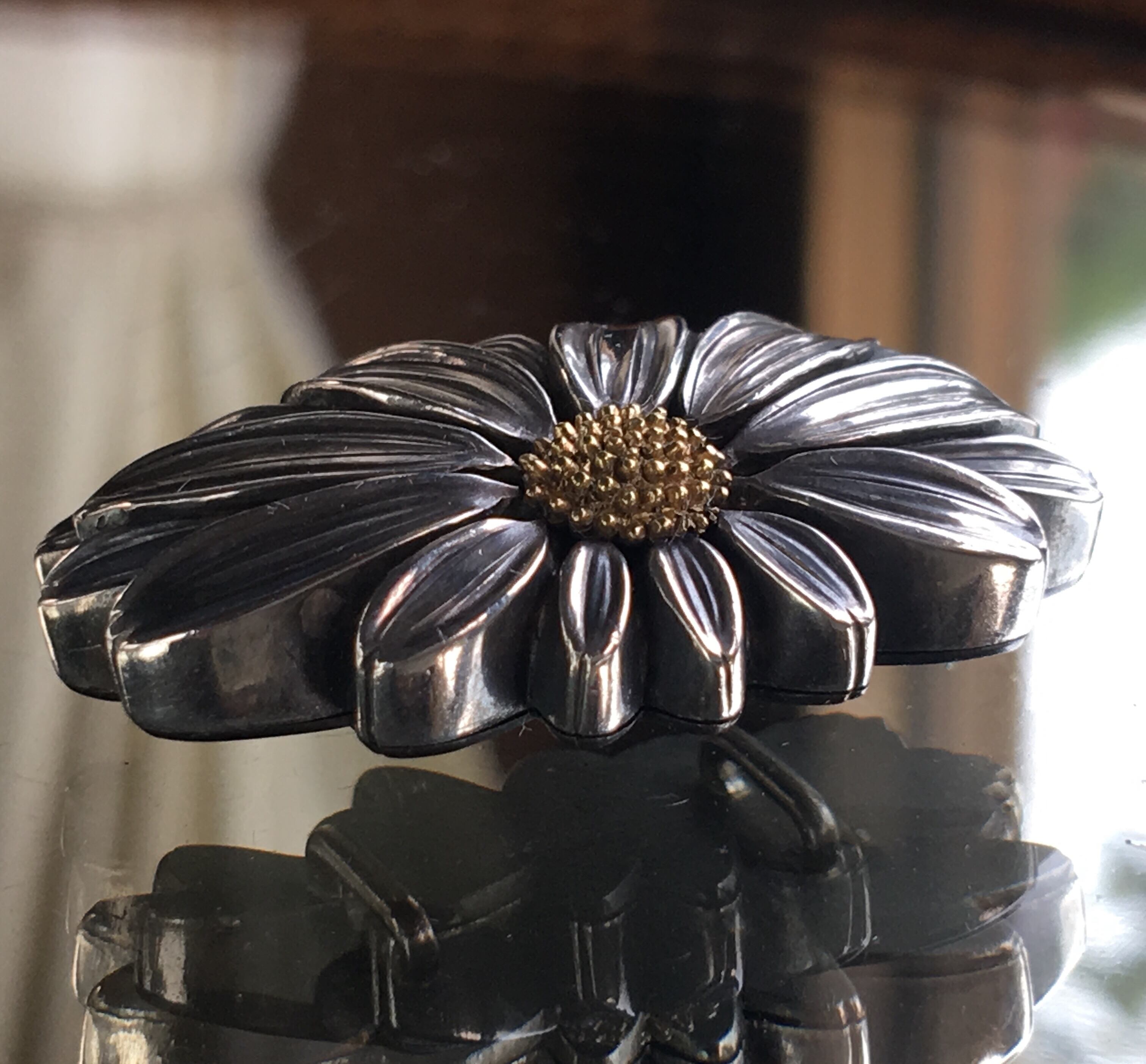 アンティーク 在銘金工 美しい菊の帯留め