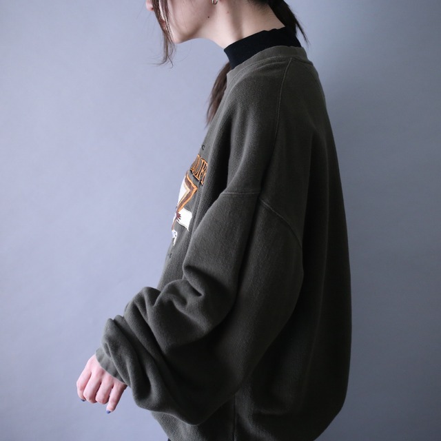 "刺繍×鷲" front design over silhouette sweatshirt
