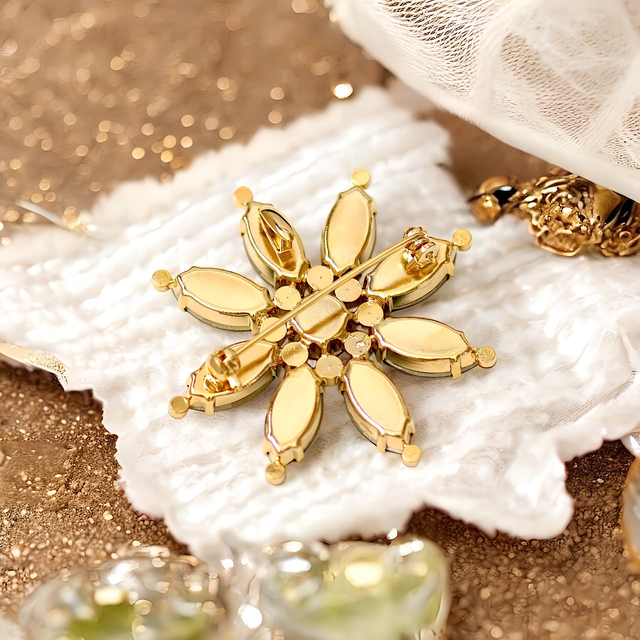 ポインセチアブローチ | MAKI NUMOTO (マキ ヌモト) ｜コスチューム