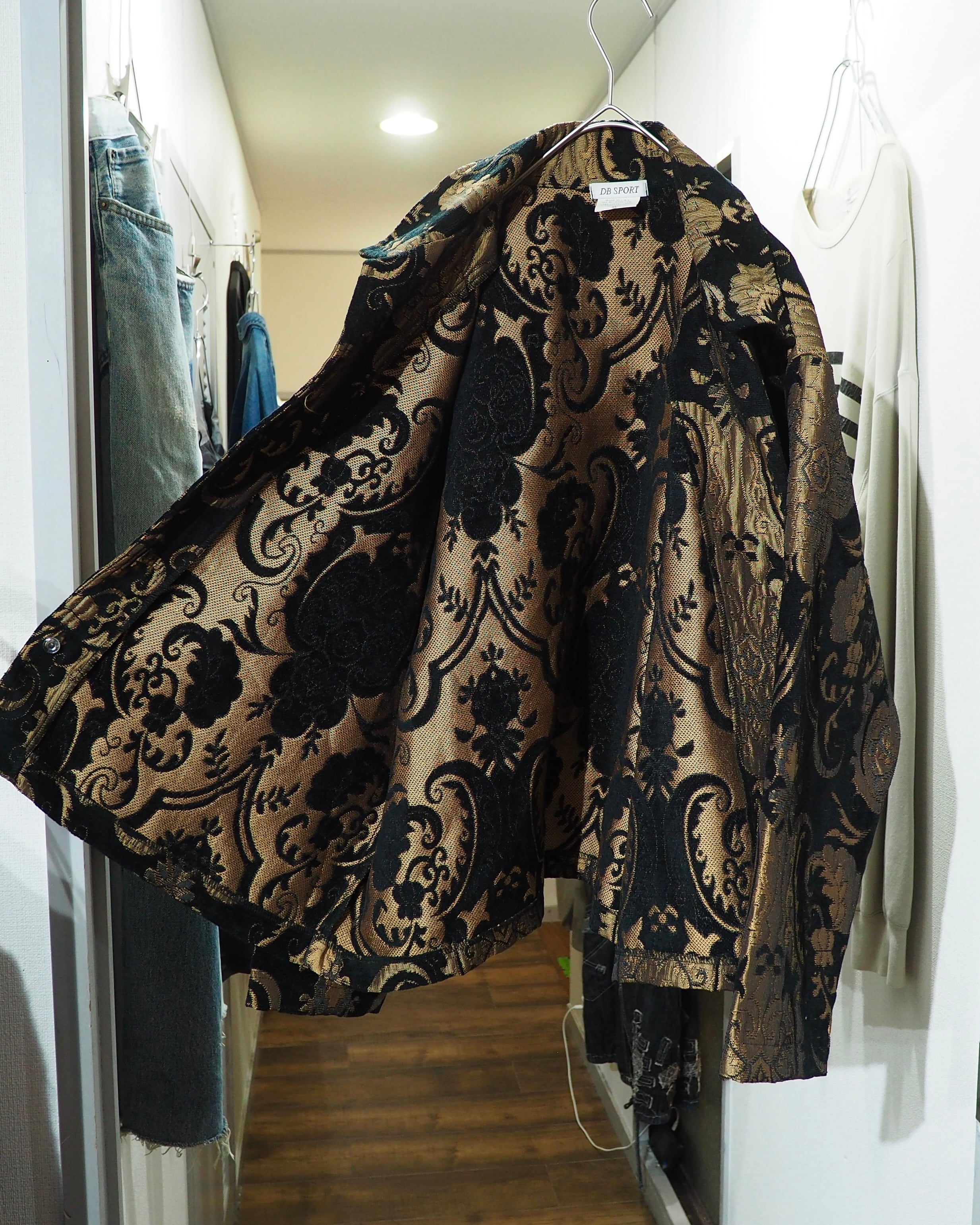 " Made in USA " Beautiful Luxury Baroque Pattern Vintage Gobelin Jacket