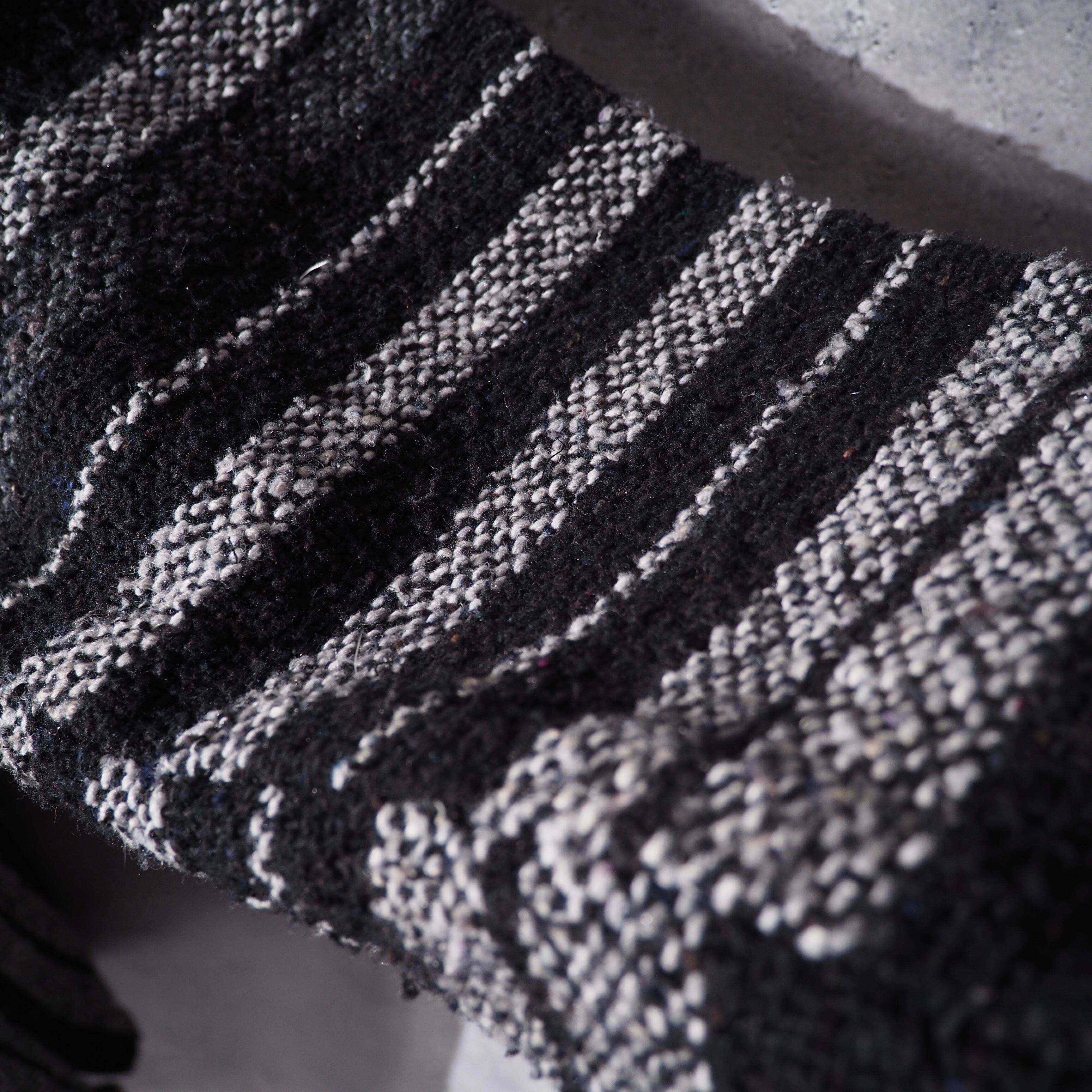 King over loose silhouette monotone line pattern vintage mekisikan Parker