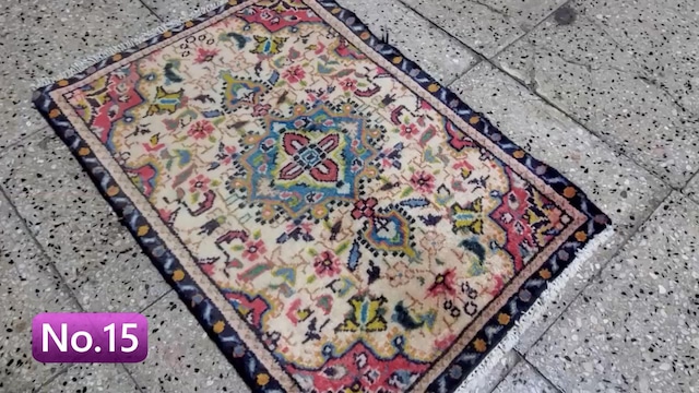 絨毯クエスト53【No.15】※現在、こちらの商品はイランに置いてあります。ご希望の方は先ずは在庫のご確認をお願いします。