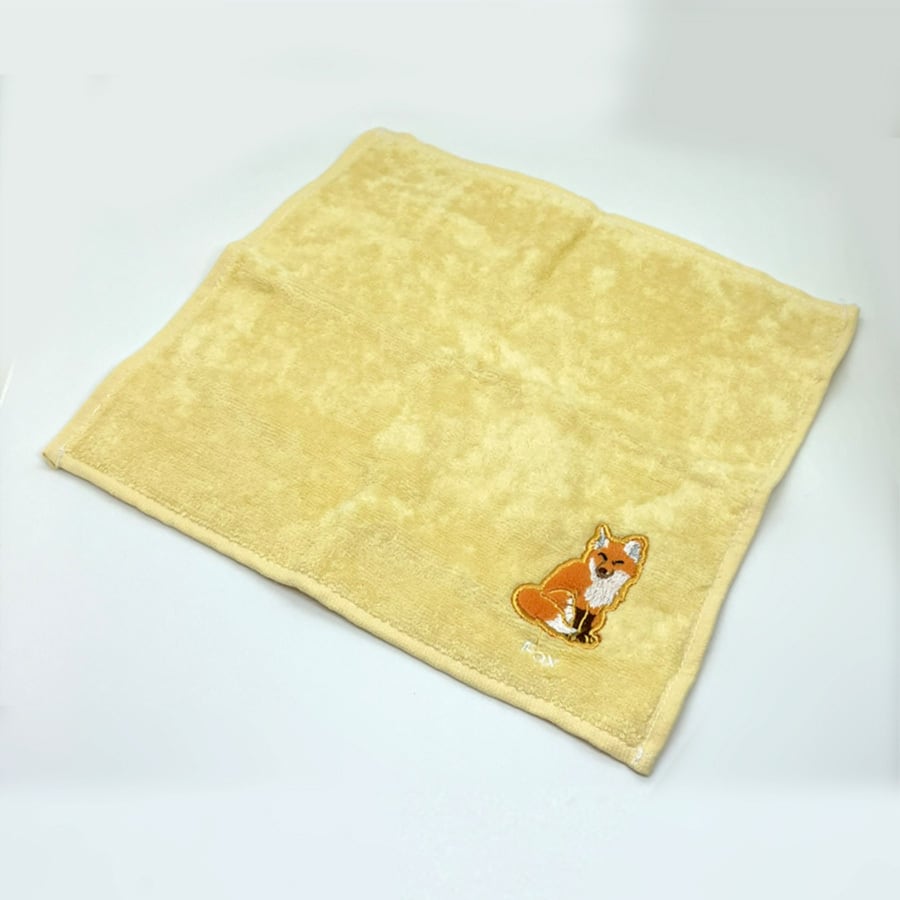 キツネのタオルハンカチ にっこりキツネさん イエロー | きつねの雑貨