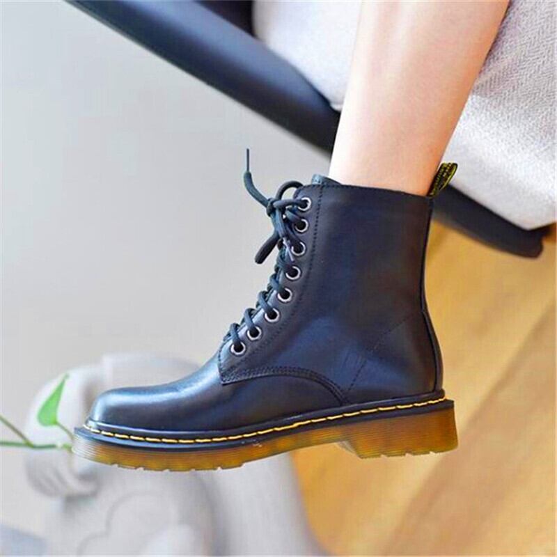 【新作】【送料無料】 オールレザーの女性用ハイヒールプラットショートブーツブラックラウンドトゥハイヒールブーツレディースファッションブーツ 靴 シューズ ラウンドトー 10b340381937128