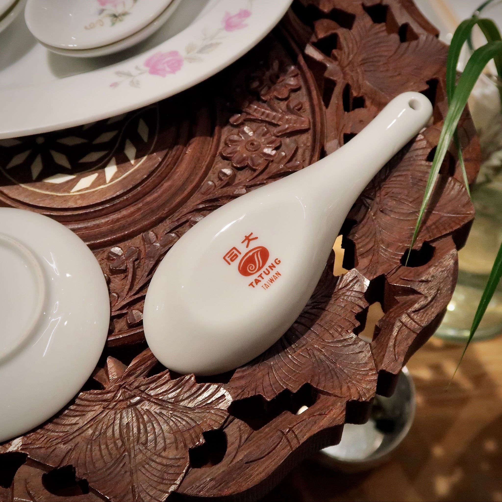 台湾食器】淡いピンクのお花 レンゲと豆皿 | SUISUI