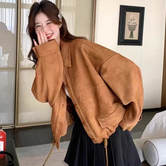 【送料無料】 ジャケット アウター 羽織り ショート 長袖 Vネック 襟付き フレア Aライン リボン ブラウン 大人カラー ベイクドカラー アースカラー かわいい 大人可愛い 綺麗 シンプル カジュアル 大人 上品 おしゃれ お洒落 大人女子 こなれ感 コンサバ 定番アイテム 体型カバー 無地 春 秋 女性 レディース ママ 20代 30代 40代 通勤 デート お出かけ 女子会 お呼ばれ お茶会 授業参観 休日 アウトドア 着回し 普段使い ファッション スタイル 楽ちん オーバーシルエット 垢抜け