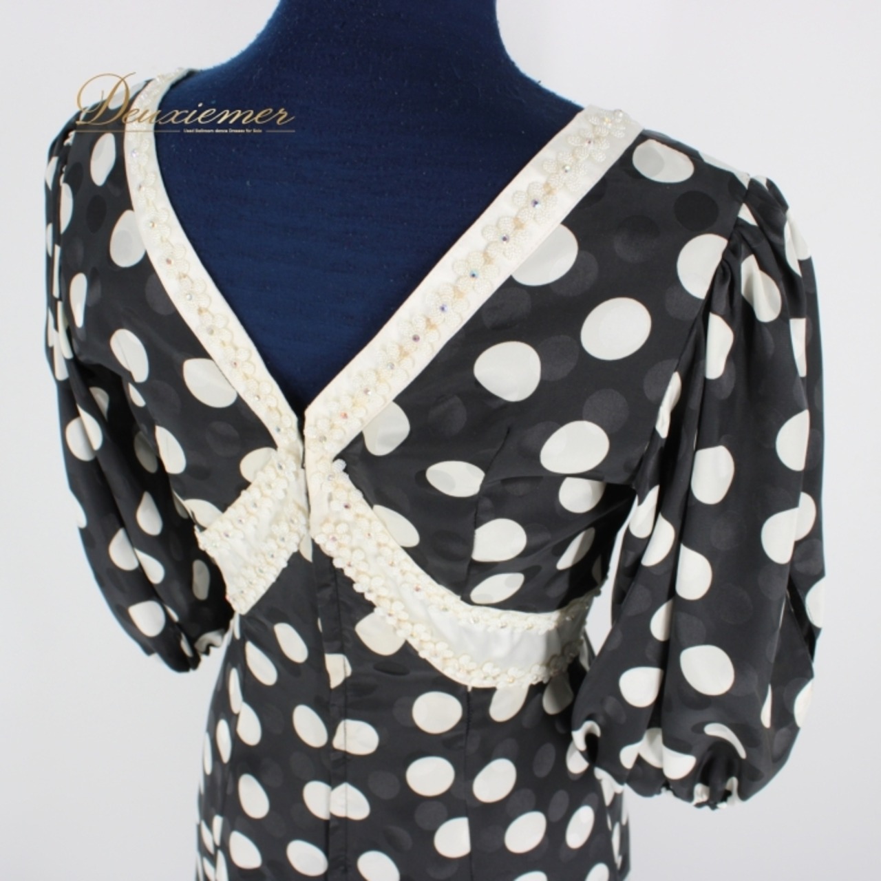 社交ダンス 衣装 スタンダード ドレス ワンピース レッスンウェア パーティ衣装 女性用 レディース オールシーズン 白 黒 水玉 Scarlet スカーレット ホワイト系 ブラック系 半袖 レトロ 可愛い フレア ドット柄 スタイルアップ ラインストーン ポリエステル おしゃれ お出かけ 講師用 ダンスウェア パフォーマンス用 ルームウェア 部屋着 ダンスレッスン 楽しむ シンプル エレガント 上品 フィット感