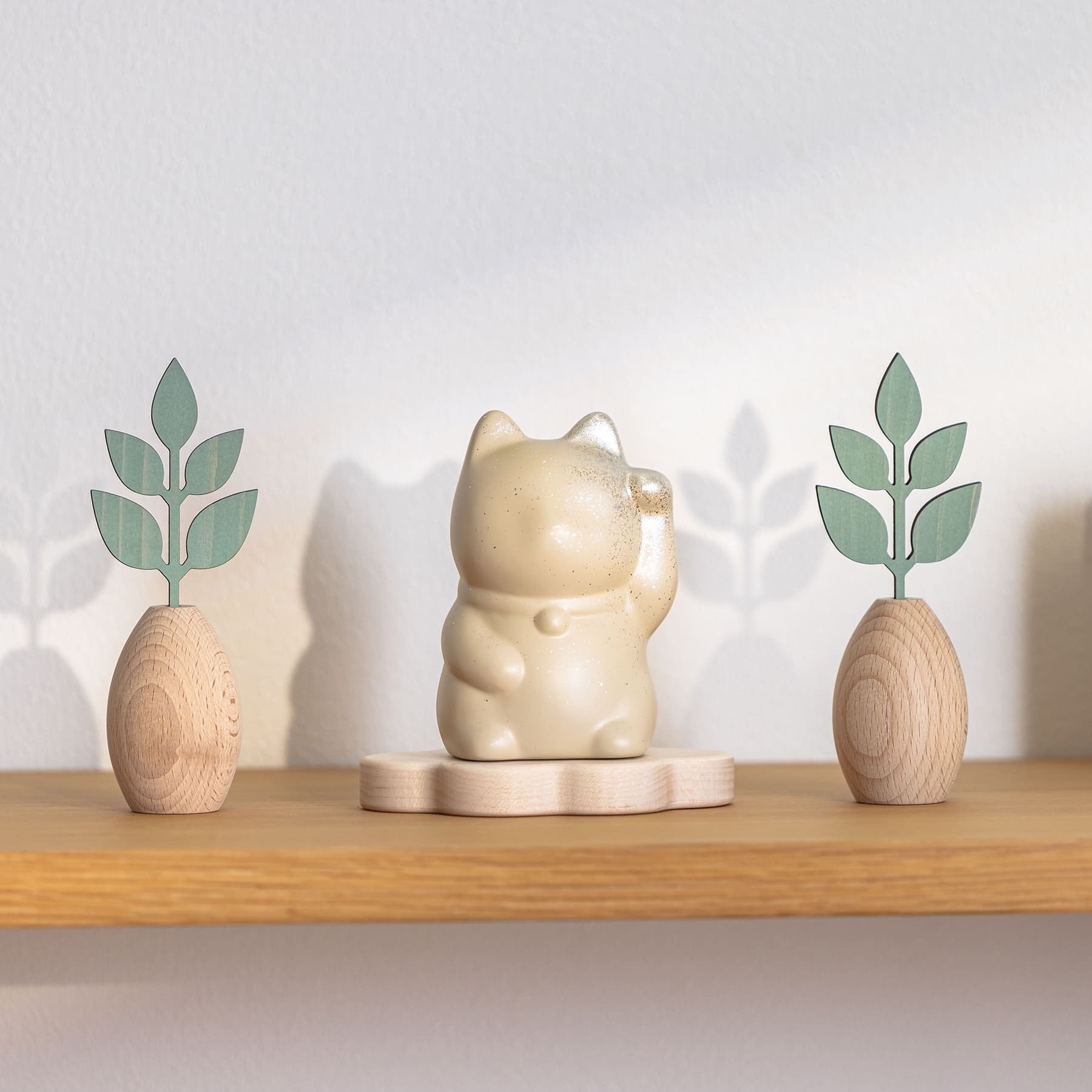 maneki maneki 】招き猫 漆 URUSHI ［ 銀の左手 ］ まねき まねき