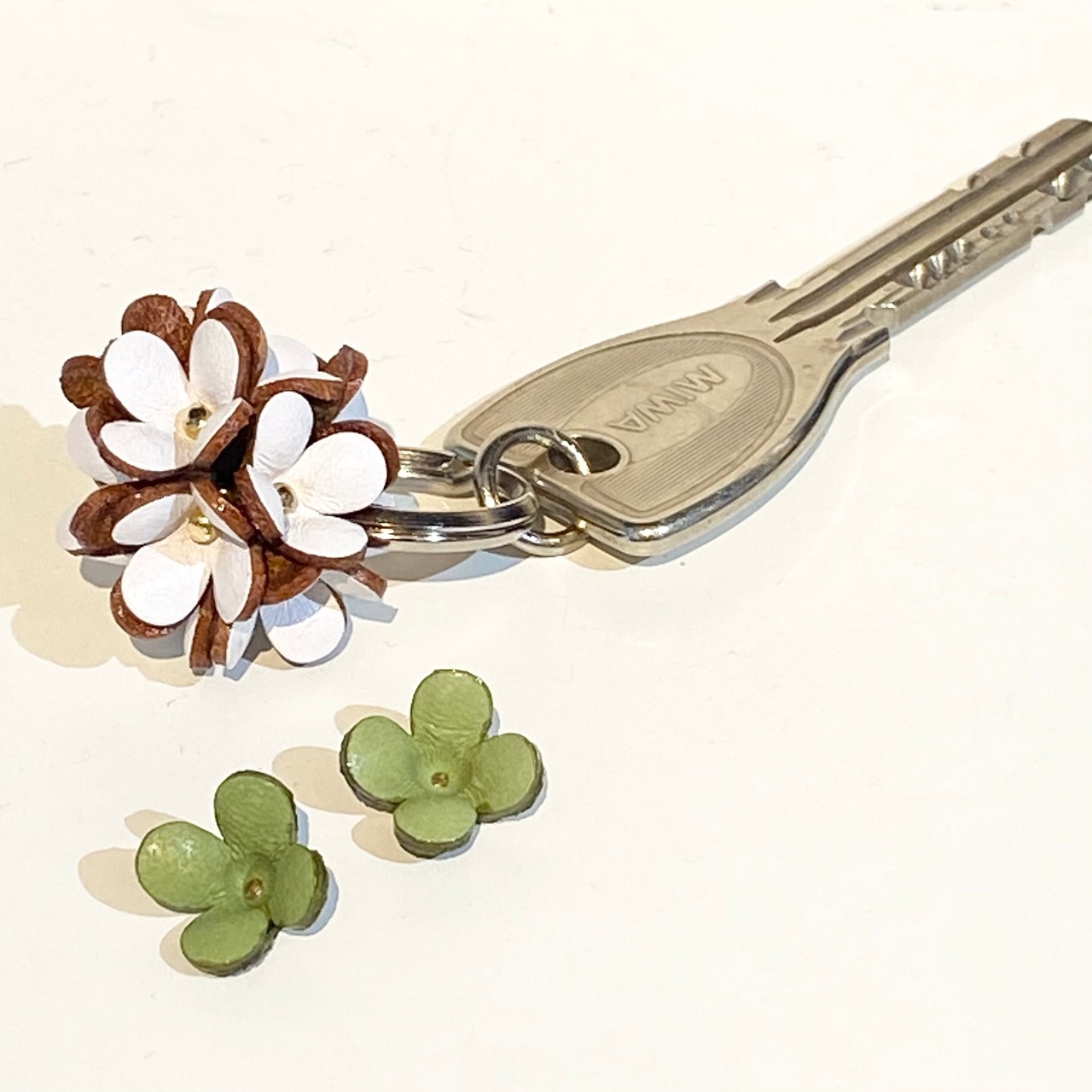 【3D立体レザーフラワー】カランコエ　9mm(オリーブ）2個入 - 1