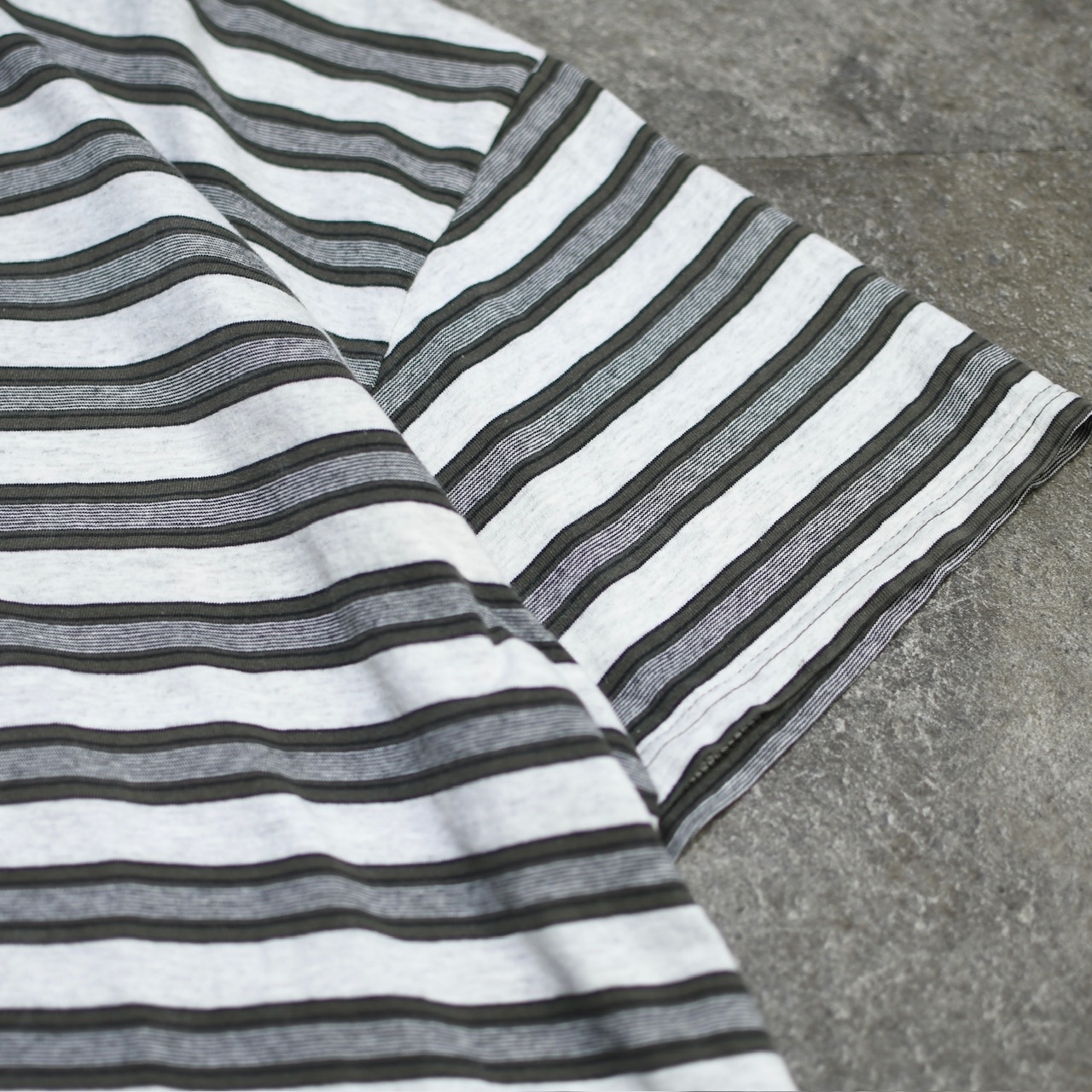 PURITAN wide silhouette multi border tee