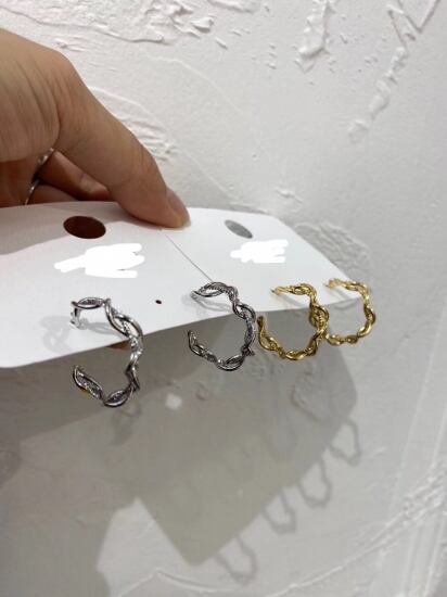 ねじりフープピアス