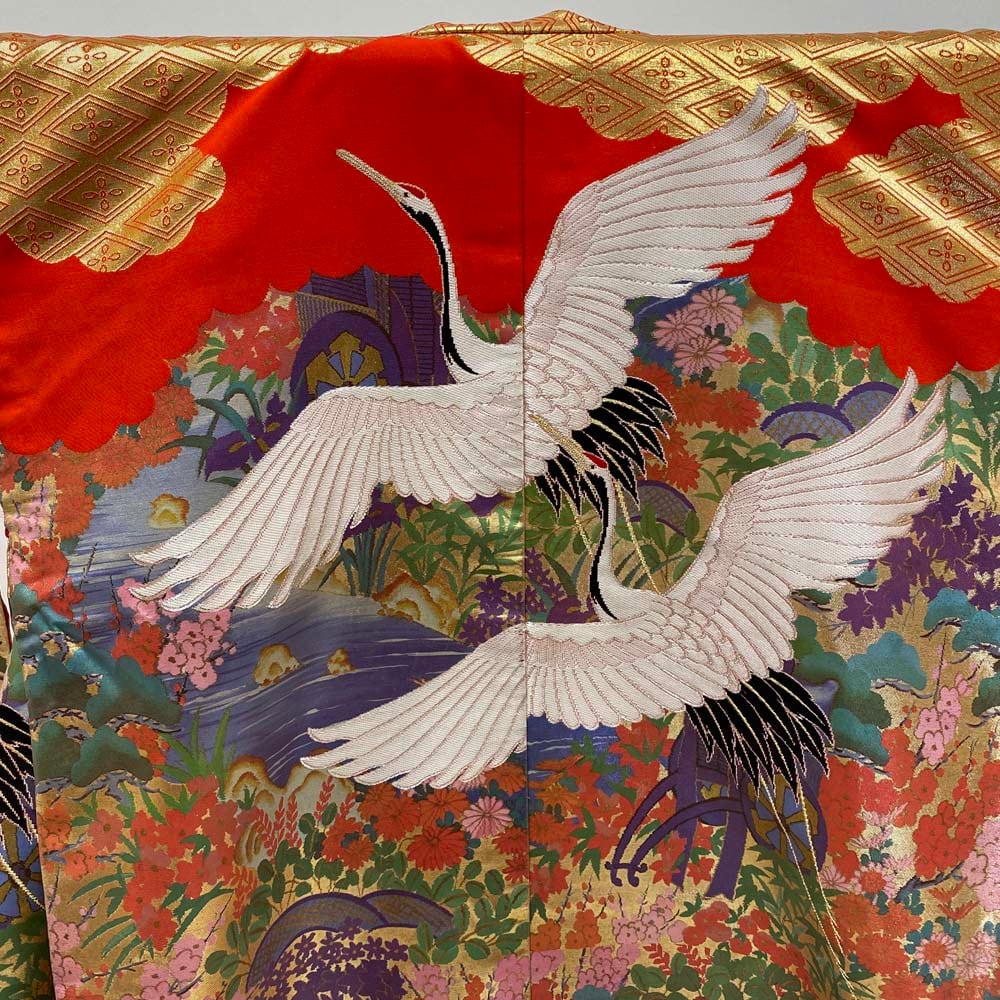 色打掛 正絹 鶴 刺繍 金 赤  打掛 Mサイズ 裄66.5 花嫁衣裳 婚礼 リサイクル 中古 ブライダル ウエディング 着物 4025 色打掛 正絹 鶴 刺繍 赤 金 打掛 Mサイズ 裄66 花嫁衣裳 婚礼