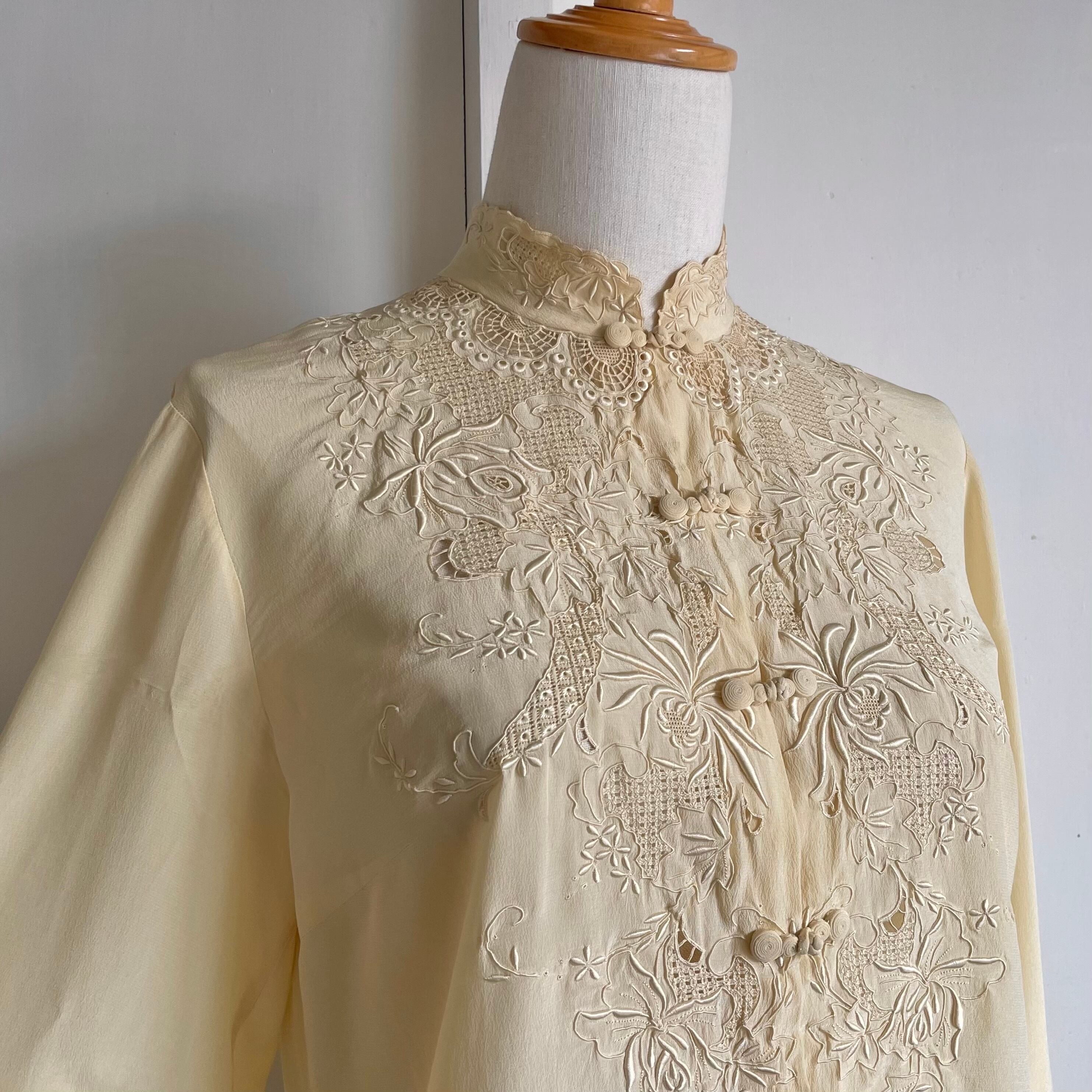 Shantou embroidery yellow Chinese blouse〈レトロ古着 汕頭 Shantou embroidery yellow Chinese blouse〈レトロ古着 汕頭