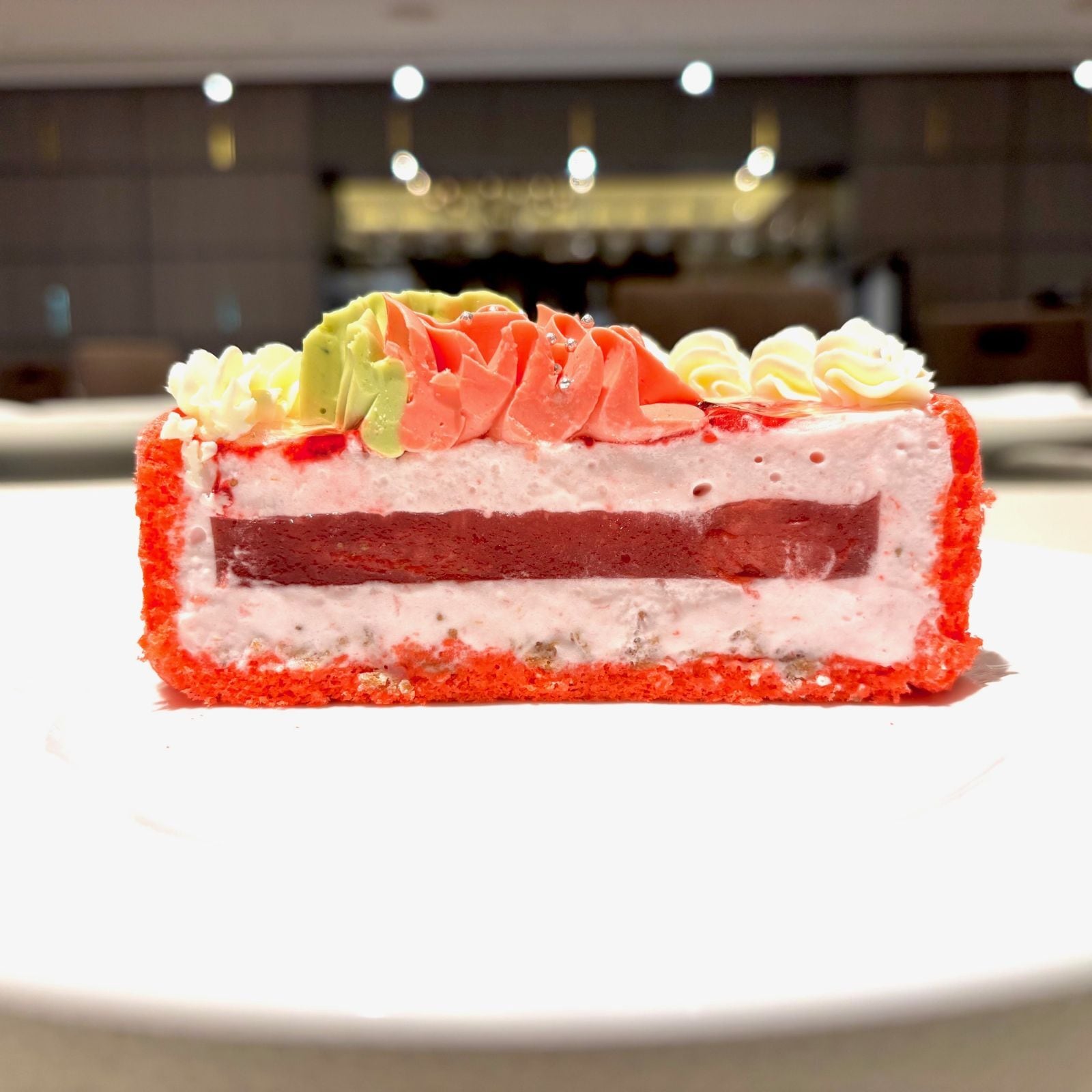 【母の日の贈り物に】いちごのシャルロットケーキ（12㎝ 冷凍）※5月9日（土）着になります。