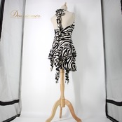 社交ダンス 衣装 ラテン ドレス ワンピース パーティドレス 白 黒 ICHIOKU イチオク ホワイト系 ブラック系 ゼブラ柄 ホルターネック 伸縮性 オシャレ フォーマル ダンスパーティー レディース セクシー スタイリッシュ 美しい デザイン ファッション 体型カバー トレンド 夏服 芯地付き 楽々着脱 黒白 コンビネーション