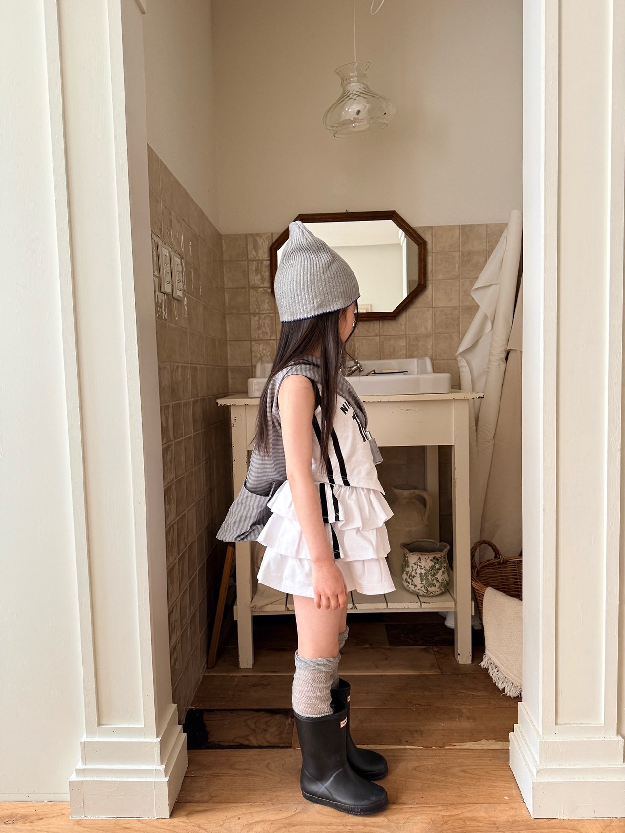 [COMMA] V-T Sleeveless (160/170) / [콤마] 브이띠나시 (160/170)